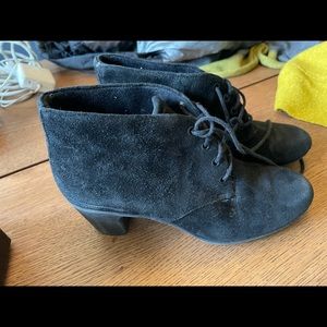 Clarks Artisan Suede Black Heeled Booties 8.5 W